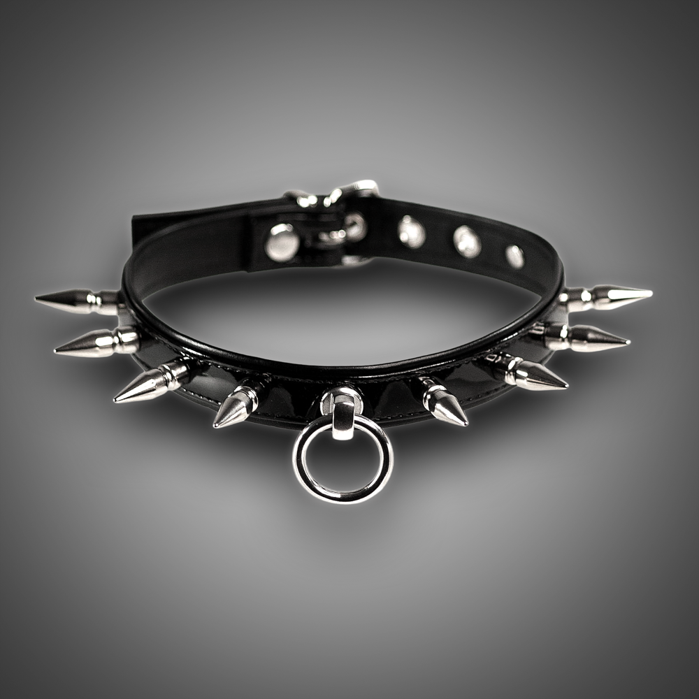 Kunstlederhalsband Lack mit Spikes & O-Ring 2,0 cm
