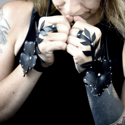 Alternative view of Rubberhandharness Flora