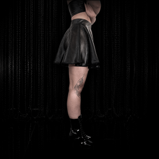 Alternative view of Skaterskirt mittlere Länge perforiert
