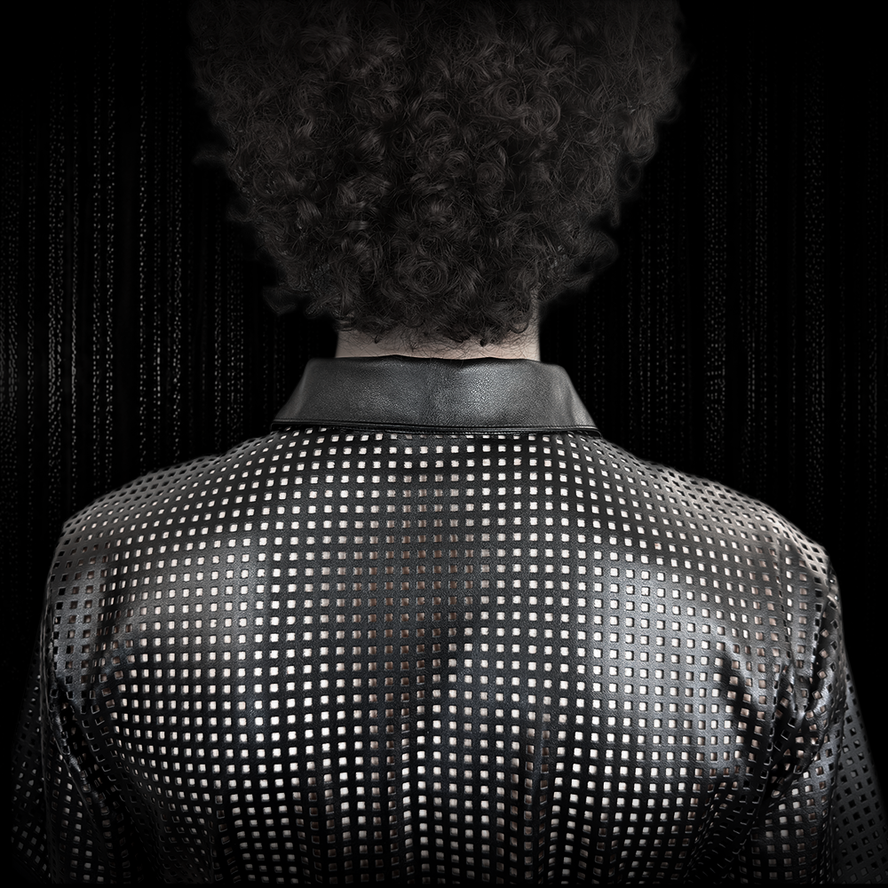 Polo Shirt Kunstleder perforiert schwarz – Bild 6
