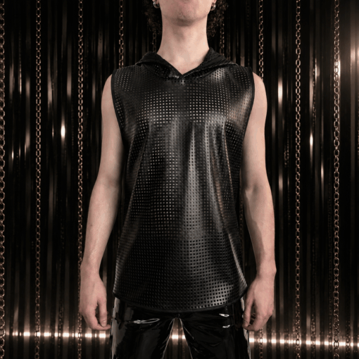 schwarzes-perforiertes-hoodie-tank-top-schwarzer-reiter-luxury-fashion-editorial.jpg