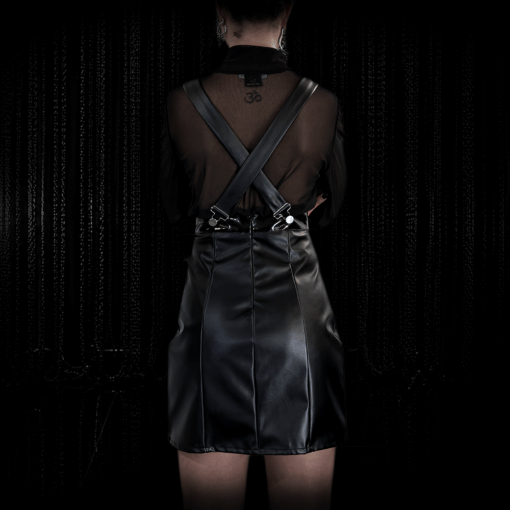 CLOE Dress von hinten mit gekreuzten Trägern und hoch tailliertem Schnitt