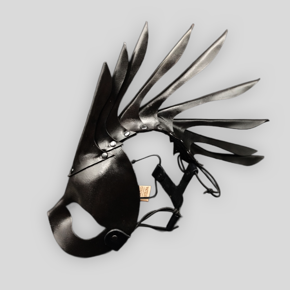 Echtledermaske CRESTA mit schwarzem Kamm