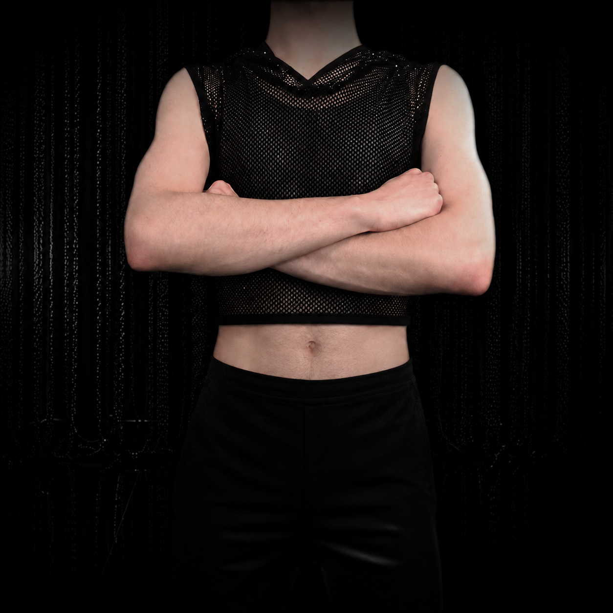 Transparentes Herren Crop Top aus schwarzem Diamond Mesh mit Kapuze und Glitzer