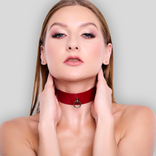 Kirschroter Echtlederchoker mit glänzender, beidseitig lackierter Lederoberfläche