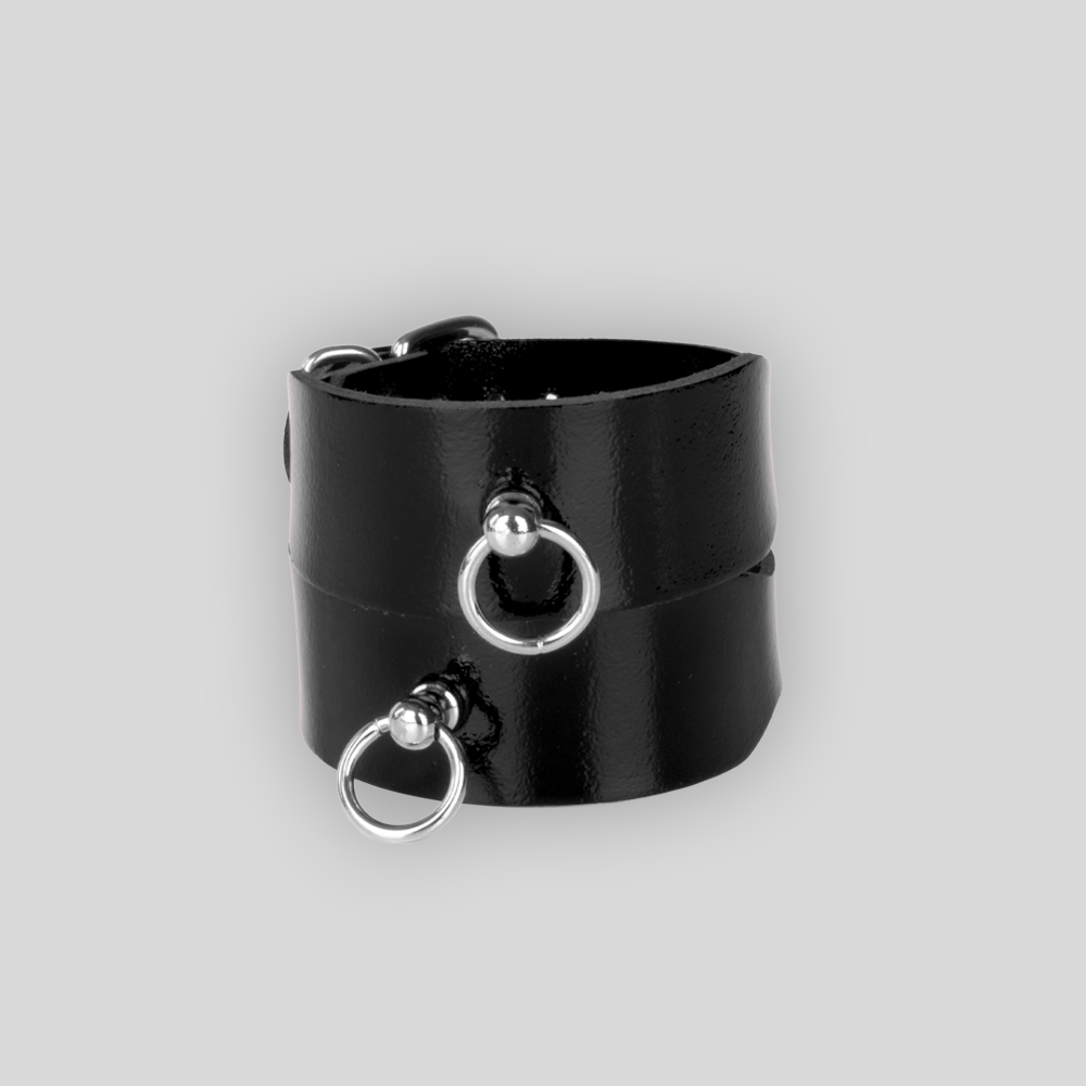 Lederfußcuffs 3,0 Schwarz Silber mit silberfarbenen Metallringen zur Kettenbefestigung