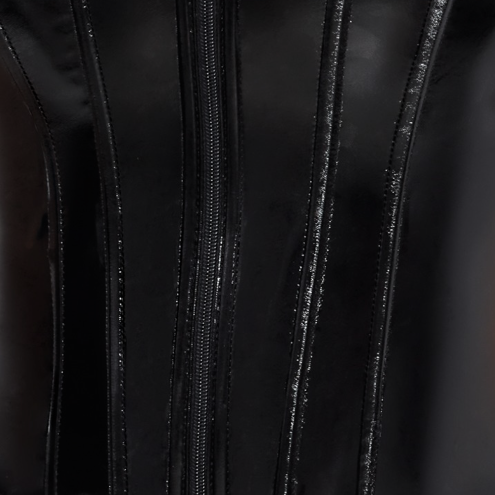 Schwarzes glänzendes Lackbustier von Black Level in der Rückansicht
