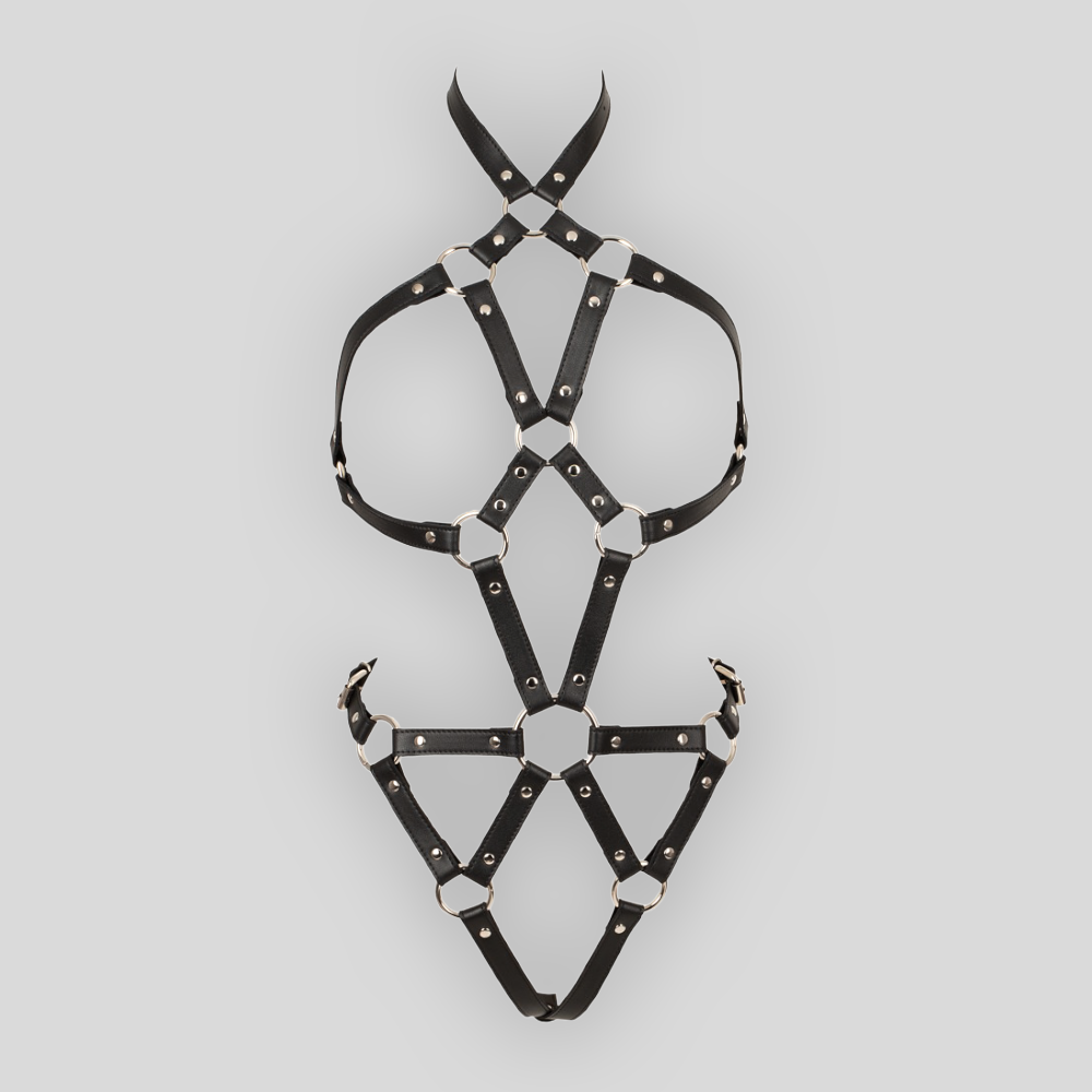 Fullbody Harness aus veganem Leder mit mehrfach verstellbaren silberfarbenen Schnallen
